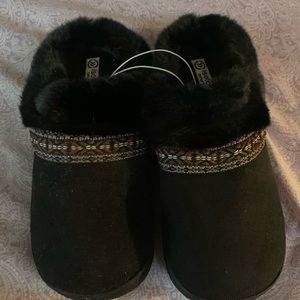NIB Isotoner House shoes, Size 7.5-8